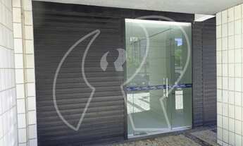 Imagem 2: Prédio comercial, vitrine de frente para Av. João Carvalho alto fluxo de pedestres e veícu