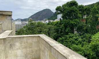Imagem 4: Cobertura duplex com vista para a floresta