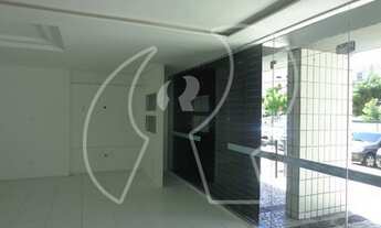 Imagem 4: Prédio comercial, vitrine de frente para Av. João Carvalho alto fluxo de pedestres e veícu