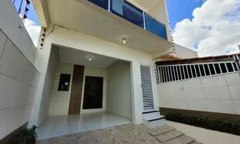 Imagem 3: A casa possui 2 quartos e 2 banheiros, sala, cozinha e quintal. Fica no Centená