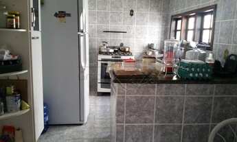 Imagem 6: Sobrado para venda possui 300 metros quadrados com 6 quartos