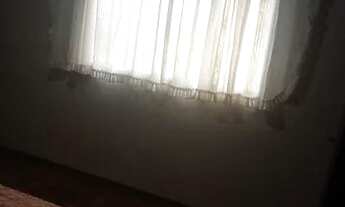 Imagem 2: Quarto mobiliado em casa de família, com internet água luz e gaz ( vaga p/ meninas