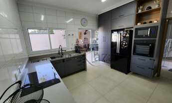 Imagem 3: Casa de condomínio para venda possui 285 metros quadrados com 4 quartos