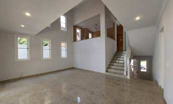 Imagem 4: Casa de condomínio para aluguel e venda possui 360 metros quadrados com 4 quartos