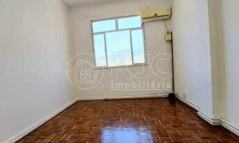 Imagem 3: Rua Professor Manuel de Abreu , farto transportes e comércio ao redor