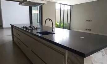 Imagem 4: Casa de condomínio para venda possui 289 metros quadrados com 3 quartos