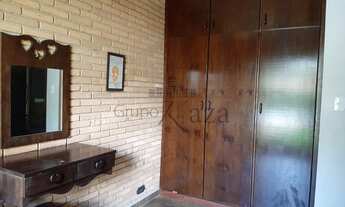 Imagem 4: Casa de condomínio para aluguel e venda possui 290 metros quadrados com 4 quartos