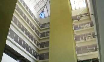 Imagem 2: Shopping Center à venda, 109 lojas, 86 vagas descobertas e 14 vagas cobertas, área total c