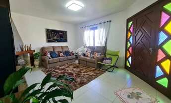 Imagem 3: Casa com 3 dormitórios (sendo 1 suíte), garagem para 2 carros, anexo nos fundos e pátio na