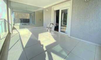 Imagem 2: Casa de alto padrão no Residencial 10, com 4 suítes (a máster com closet e banheira), 395m