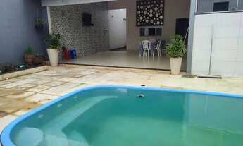 Imagem: Casa com piscina e Energia Solar