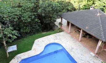 Imagem 2: EXCELENTE CASA muito ampla, 4 suítes - 1 Suite no térreo - Piscina Privativa - Espaço Gour