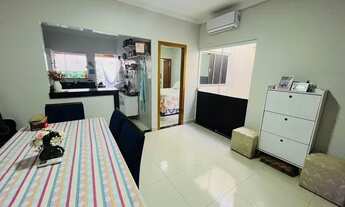 Imagem 4: Encantadora casa à venda! contando com 2 quartos, incluindo uma suíte relaxante, sala ampl