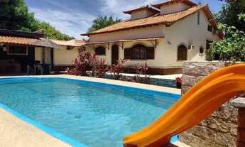 Imagem: Casa com piscina e área completa de lazer