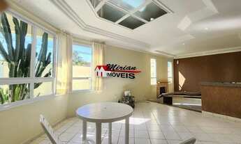 Imagem 2: Casa a venda em Peruibe, sala ampla com 3 dormitórios lareira Parque Turitisco