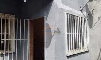 Imagem: Casa de 2 quartos, sala, quintal, com 2