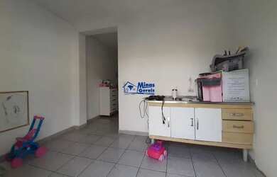 Imagem 4: CASA COM LOTE INTEIRO 250M² EM AVENIDA PRINCIPAL DO BAIRRO !