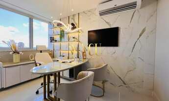 Imagem 2: Clínica Médica com Decoração Sofisticada e com Consultórios Médicos com Macas e