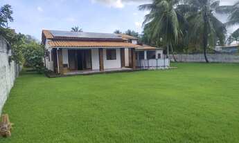 Imagem 2: Oportunidade! Casa com 2 Terrenos, Frente a Praia, 5/4, Cond. Fechado, Praia Privativa!