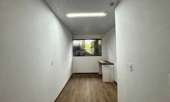 Imagem 4: Imovel com 30m², com 01 amplo dormitório, cozinha, banheiro social, area de serviço e 01 v