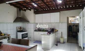 Imagem 5: Casa residencial com 5 quartos sendo 1 suíte disponível para venda no bairro Segismundo Pe