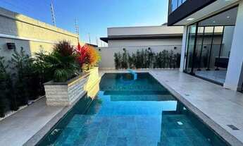 Imagem: Casa Sobrado com Piscina no Condomínio