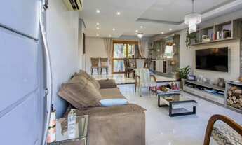 Imagem: Casa a venda em frente à praça do Lagos