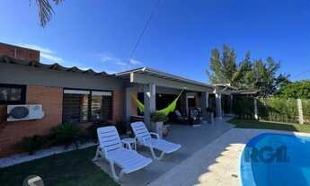 Imagem: Casa avulsa em Atlântida, totalmente reformada