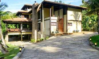 Imagem 2: Lindo Sobrado no Condomínio Tijucopava, com piscina, 5 suítes em Guarujá