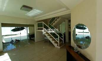 Imagem 4: Casa para aluguel, 5 quartos, 2 suítes, 6 vagas, JARDIM KARAÍBA - Uberlândia/MG