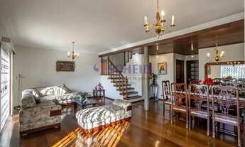 Imagem: Sobrado próximo a Av. Cupecê com 4 dormitórios