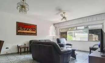 Imagem 2: Casa à venda com 180m², 3 quartos e 4 vagas