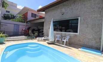 Imagem 2: Casa em Peruíbe com 4 dormitórios e piscina