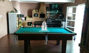 Imagem 3: Área total 750 m² Área útil 608 m² Quartos 5 Banheiros 8 Garagens 10