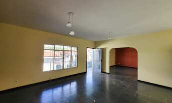 Imagem 6: BELÍSSIMA CASA NO CENTRO DA CIDADE EM PIRACAIA-SP