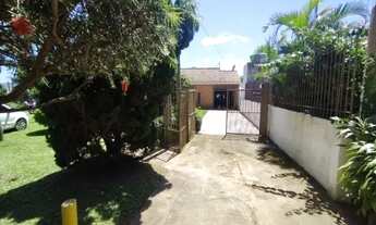 Imagem 4: Casa em Porto Alegre, no bairro Vila Nova, com 2 dormitório(s), e 2 banheiros, à