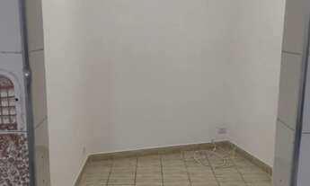 Imagem: Quarto com banheiro e quintal