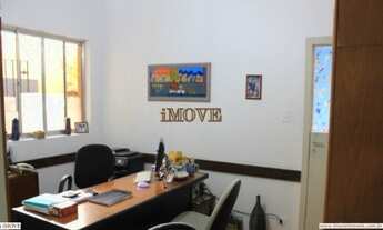 Imagem 6: Sobrado para aluguel e venda possui 977 metros quadrados com 25 quartos