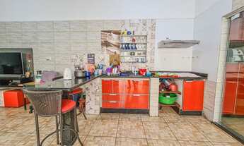 Imagem 2: Casa térrea com estrutura para sobrado, 3 quartos, área gourmet, 225m² de terreno, a 2 min