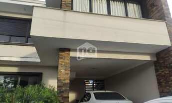 Imagem: Ampla Casa Centro de Palhoça