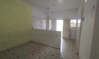 Imagem 3: Casa para aluguel possui 35 metros quadrados com 2 comodos e quintal