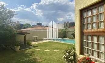 Imagem 1: Casa com 438 metros de area total, 4 dormitórios (1 suíte), 4 vagas e amplo espaço para ár