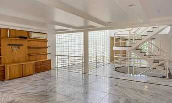 Imagem 5: Linda Mansão triplex reformada, com elevador, 5 suítes e ótima Localização na Barra da Ti