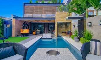 Imagem 3: Casa de condomínio para venda tem 450 metros quadrados com 4 quartos