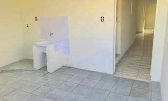 Imagem 2: Aluga se casa 2 quartos, sala , cozinha, lavanderia, 2 banheiros e garagem