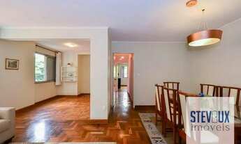 Imagem 3: Apartamento em rua arborizada de Moema Pássaros com ótima distribuição interna