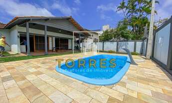 Imagem 2: Linda casa de veraneio à venda na esquina da Orla na Praia da Enseada