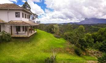 Imagem 2: Casa com vista direta para Pedra Azul e Forno Grande
