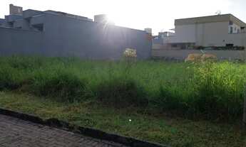 Imagem: Terreno 333 m2,Santa Terezinha, Atras da