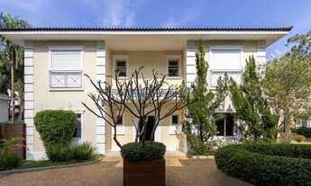 Imagem 2: Casa nova de alto padrão em condomínio fechado, jardim, piscina, em região arborizada e se